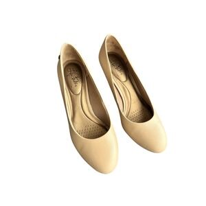 LifeStride Women's Beige Nude Tan Comfort 2.5 Inch High Heel Pump Round Toe 9